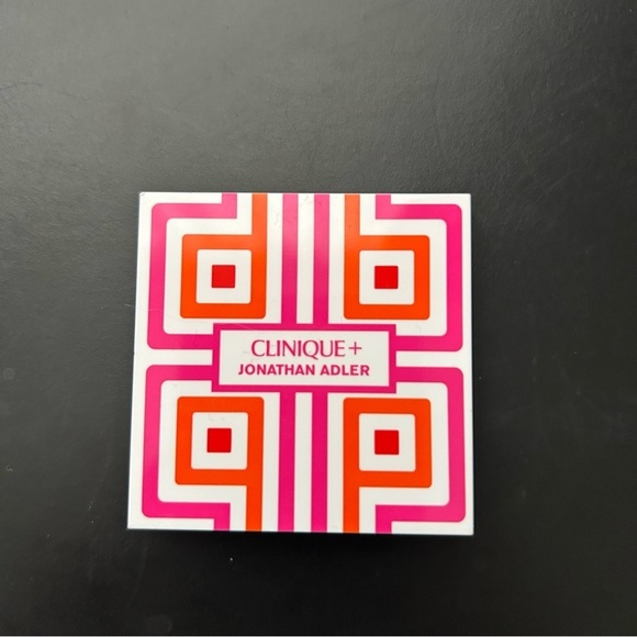 Clinique Eyeshadow Palette with Mirror - Picture 2 of 3